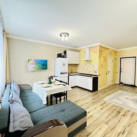 شقة Vostochnyi Park Apartament In The Center Of الماتي المظهر الخارجي الصورة